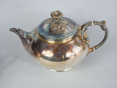 null CHRISTOFLE 
Tea service in plain silver plated metal with decoration of knot,...