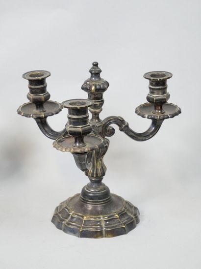 null Pair of candlesticks in silver plated metal, the base with curved edges, the...