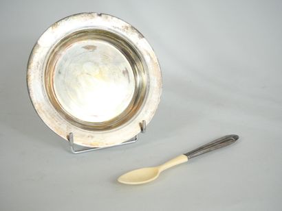 null Small plate with boiled and its spoon out of silver 925 thousandths. 
Diameter...