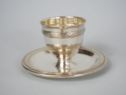 null Suite of 3 silver egg cups 925 thousandths with decoration of garlands of flowers...