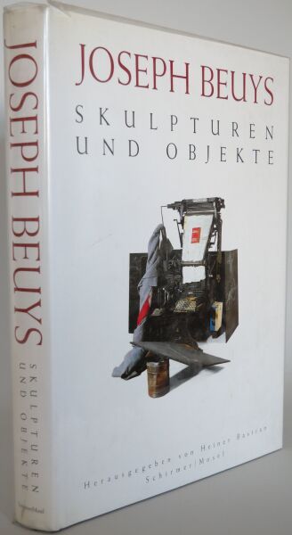 null BEUYS Joseph. Set of 2 volumes.
Joseph Beuys, Skulpturen und Objekte, katalog...