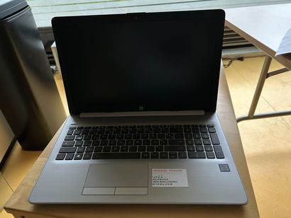 null PC Portable HP 250 G7 + connectique
n° de série CND9352T08