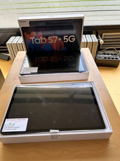 null Lot de deux tablettes Samsung S7 + 5G avec étui de protection
n° de série R52N90LBYWT...
