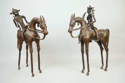 null Souvenirs de voyage
Deux cavaliers armés d'une machette en bronze à patine brune....