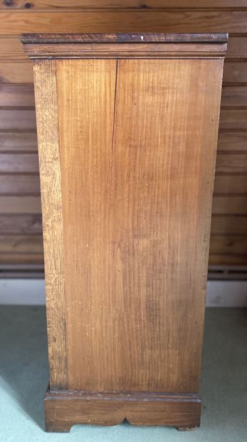 null Table de chevet en bois naturel ouvrant à un tiroir en ceinture et une porte...