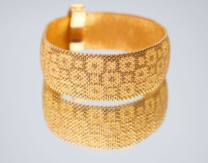 null Bracelet ruban en or 750 à maille souple à motif de vannerie et fermoir boucle....