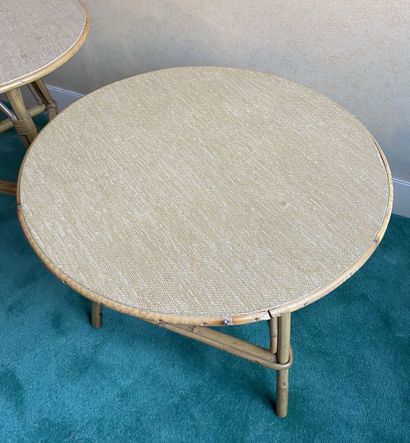 null Deux petites tables d'appoint ou bouts de canapé en rotin, plateau circulaire....