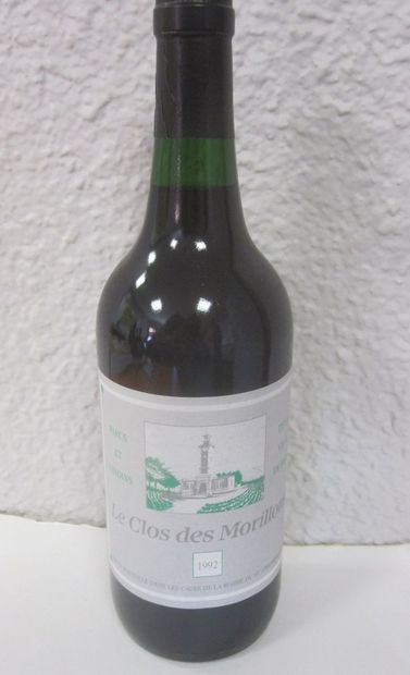 null 10 bouteilles de vin du Clos des Morillons. Paris. Pinot noir. 1992. Vente à...