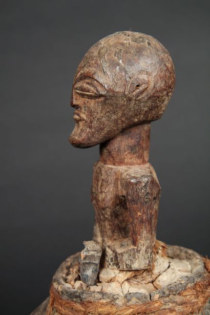 null REPUBLIQUE DEMOCRATIQUE DU CONGO 
Figure de pouvoir en bois sculpté, terre cuite,...