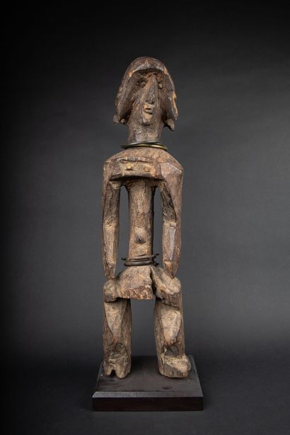 null NIGERIA
Figure anthropomorphe en bois sculpté et pigments
Mumuye
Début du XXème...