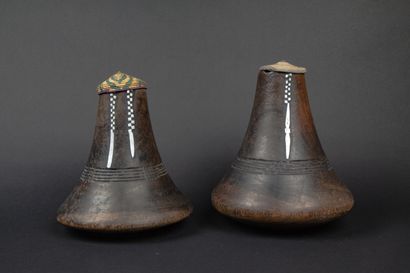 null TUTSI, RWANDA
Set of 2 milk jugs with woven lids made of wood, metal and textile
20th...