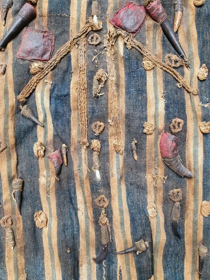 null IVORY COAST
Hunter's coat
Early 20th century 
Fabrics, various
Size : 83 x 65...