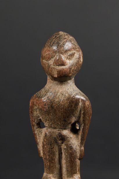 null BURKINA FASO
Lobi figure in carved wood 
Beginning of the XXth century 
Height...