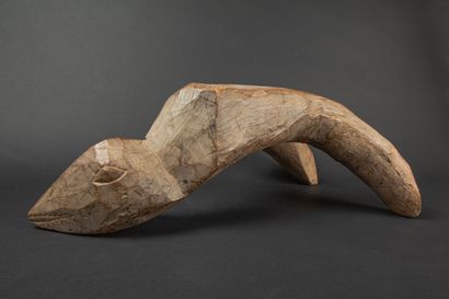null BURKINA FASO 
Siège tripode figurant un animal stylisé en bois sculpté 
Lobi
Première...