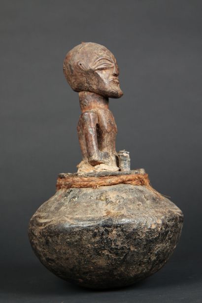 null REPUBLIQUE DEMOCRATIQUE DU CONGO 
Figure de pouvoir en bois sculpté, terre cuite,...