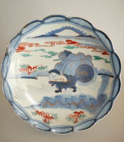 null JAPON 
Suite de 4 grandes assiettes en porcelaine polychrome à décor de paysages...