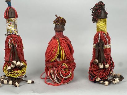 null CAMEROUN - peuple FALLI / NAMJI

Un lot de trois poupées de fertilité en bois...
