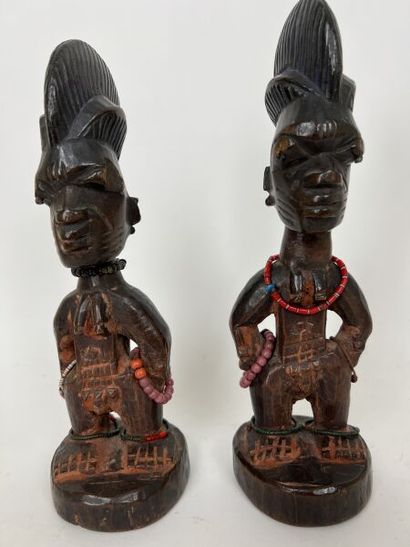 null NIGERIA - Peuple YORUBA

Paire d'ibedji pour le culte des jumeaux, 
Bois sculpté...
