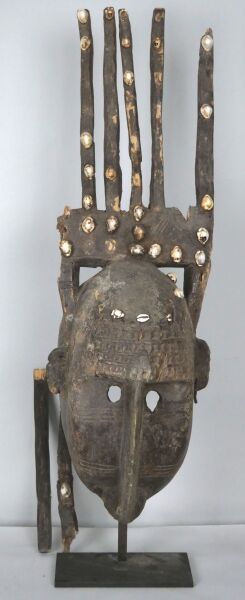 null MALI - peuple BAMANA

Très ancien masque "NTOMO" de la région de SEGOU. 
2 dents...