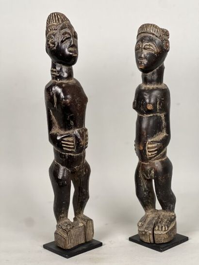 null COTE D'IVOIRE - peuple BAOULE

Couple de statuettes en bois à patine brun foncé,...