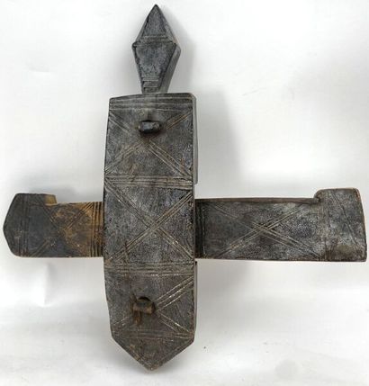 null MALI - DOGON People

Set of three attic locks :
- one with water and two characters,
-...