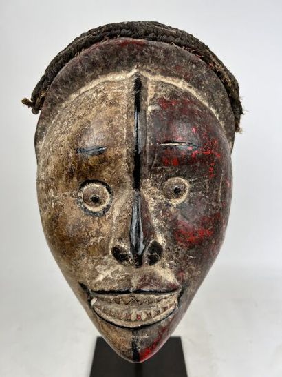 null NIGERIA - Peuple IDOMA

Masque bicolore "OKUA",
Bois sculpté évidé,
La moitié...