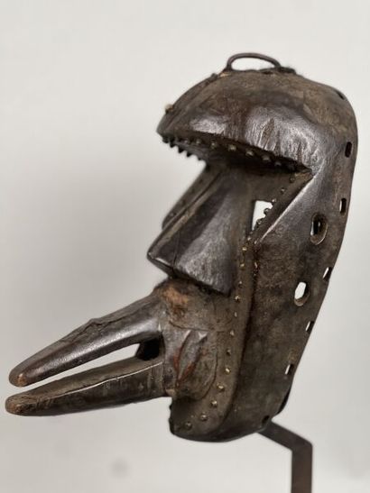 null COTE D'IVOIRE - peuple DAN KRAN

Masque en bois à patine noire, un bec d'oiseau...