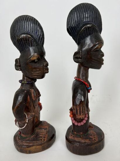 null NIGERIA - Peuple YORUBA

Paire d'ibedji pour le culte des jumeaux, 
Bois sculpté...
