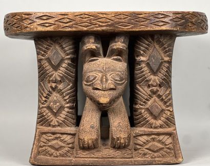 null CAMEROUN - peuple TIKAR

Tabouret de chefferie décoré d'une panthère et de quatre...
