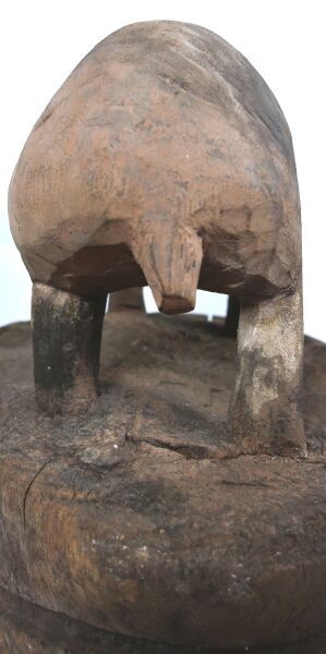 null CAMEROON - BAMILEKE people

Drum with anthropomorphic slot, the handle decorated...