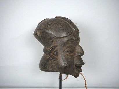 null CAMEROON - KOM people

Crest mask representing a princely figure.
Crack and...