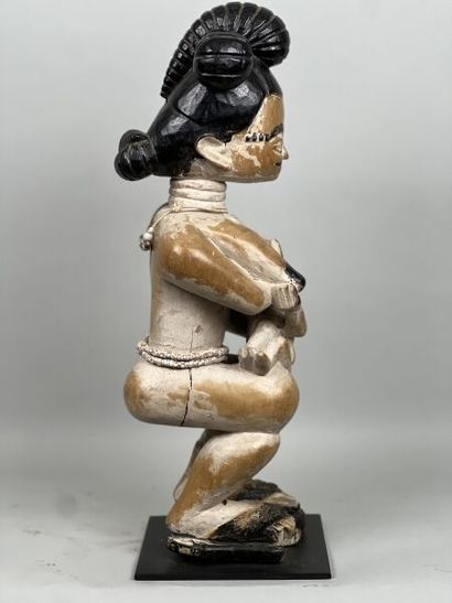 null GHANA - ASHANTI people

Maternity of the "colonist" type. Wood with blond patina...