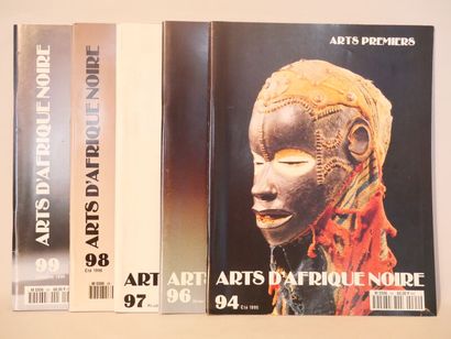 null [REVUE]. Ensemble de 51 numéros.
Arts d'Afrique Noire, Rédacteur en Chef Raoul...