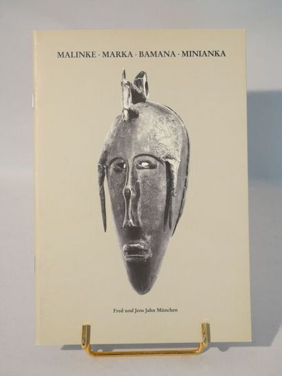null [CATALOGUES]. Ensemble de 8 Volumes.
Arts d'Afrique et d'Océanie dans les collections...