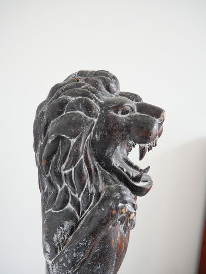 null Important lion en bois sculpté et patiné
Travail moderne
Hauteur : 138 cm

Le...