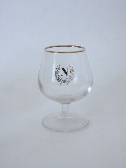 null Ensemble de 6 verres à cognac à décor du "N" impérial et de lauriers
Dimensions...