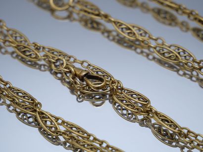 null Gold necklace 750 thousandths olive mesh decorated with interlacing
Length :...