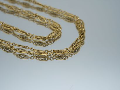 null Gold necklace 750 thousandths olive mesh decorated with interlacing
Length :...