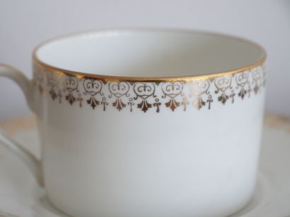 null Georges BOYER in Limoges
4 coffee cups under cup with gilded decoration of lambrequins
Dimensions...