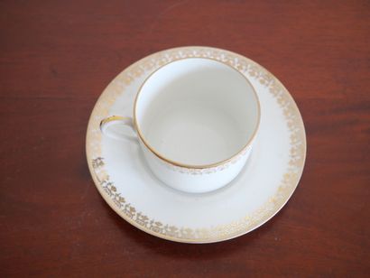 null Georges BOYER à Limoges
4 tasses à café sous-tasse à décor doré de lambrequins
Dimensions...