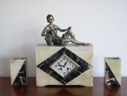 Onyx and marble mantelpiece, the diamond-shaped...
