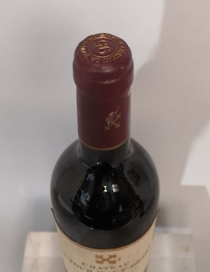 null 1 bouteille de Château La TOUR HAUT BRION - Pessac Léognan 1995. 
Étiquette...