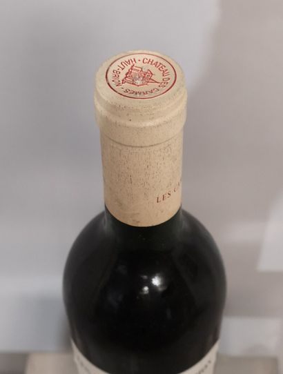 null 1 bouteille de Château Les CARMES HAUT BRION - Gc Pessac Léognan 1988. 
Étiquette...