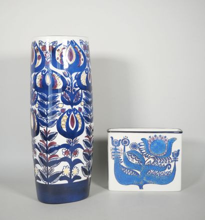 null ROYAL COPENHAGUE - Danemark
Suite de deux vases en porcelaine à décor de motifs...