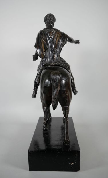 null D'après l'Antique :
L'Empereur Marc Aurèle
Épreuve en bronze à patine brune....