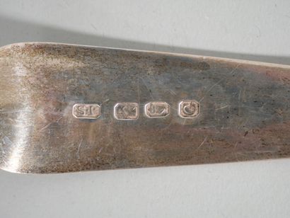 null Louche en argent (950/ 1000e), la prise gravée d'un écusson losangique et d'une...