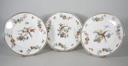 null LIMOGES France 
Suite de 8 assiettes en porcelaine à décor d'oiseau perché sur...