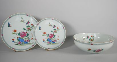 null RAYNAUD & PUIFORCAT (Limoges) :
Partie de service de table en porcelaine à décor...