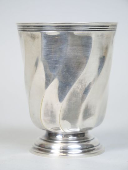 null CHRISTOFLE
Timbale en métal argenté de forme spiralée
Dimensions : 9 x 7 cm

Le...