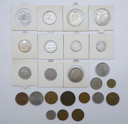 24 Monnaies. Diverses.
4-Algérie : 3 Monnaies...